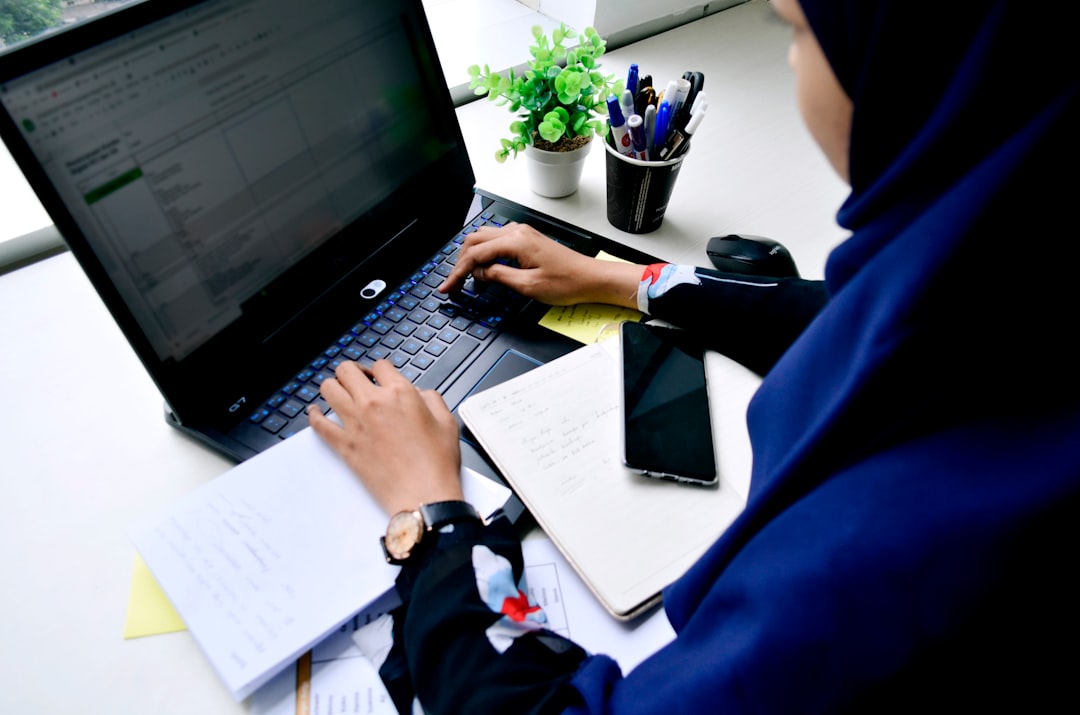 Establish Trust Online: Tips for Solopreneurs