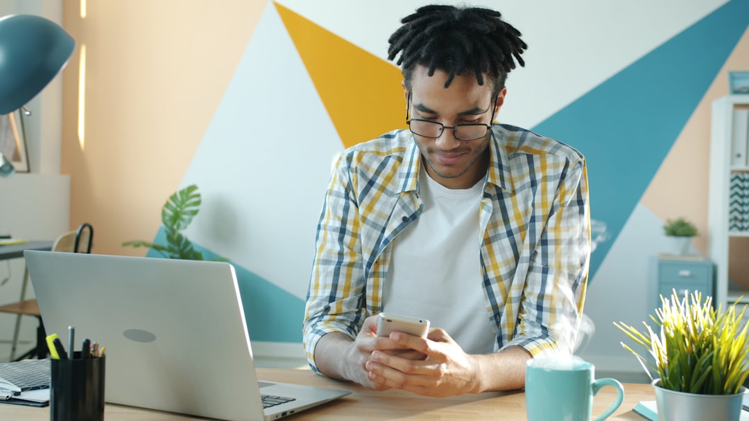 Establish Trust Online: Tips for Solopreneurs