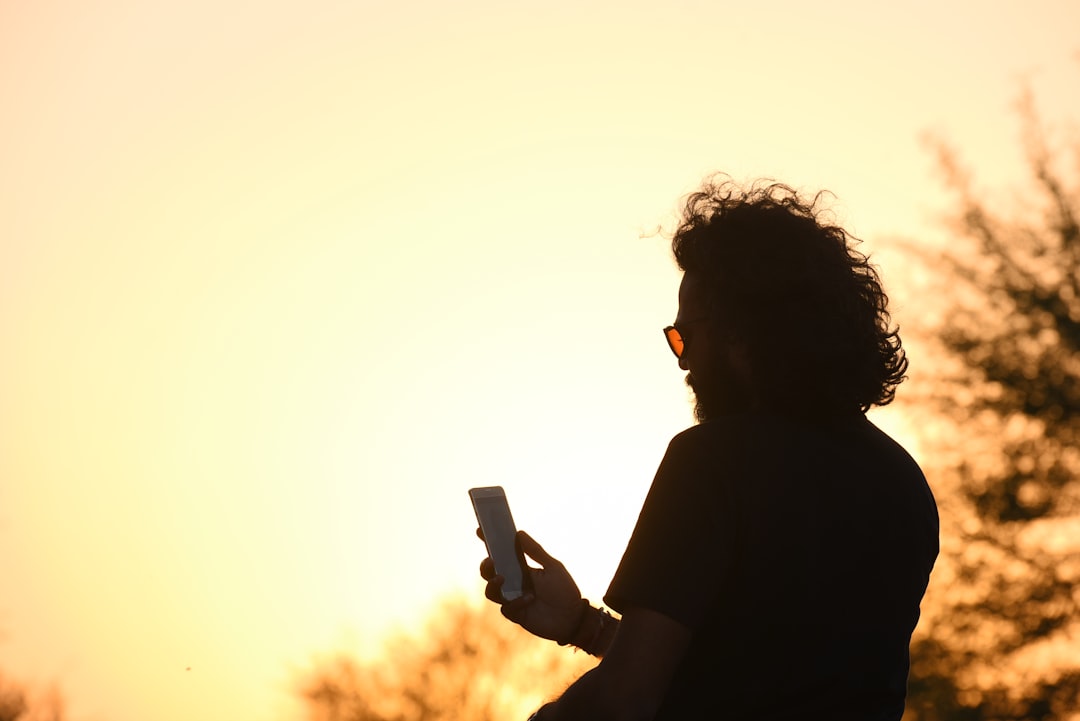 How Social Media Alters Modern Communication Patterns